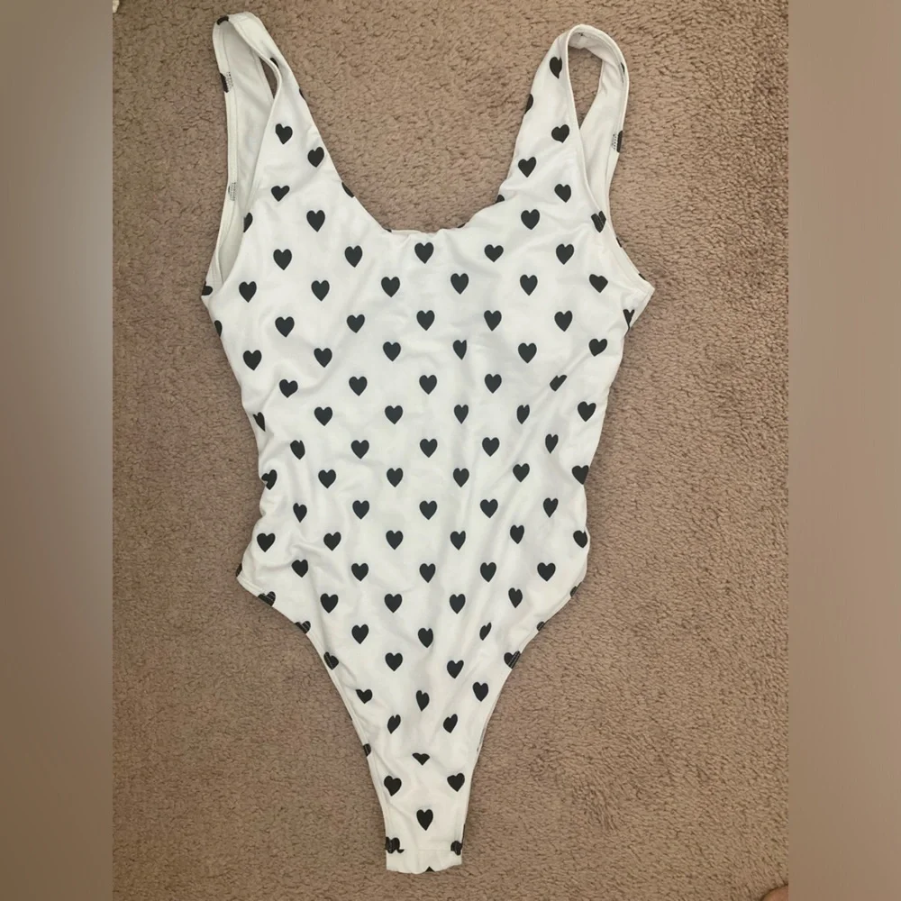 Cute women’s Black and white Heart print one piece monkini swimsuit Large L - Picture 4 of 9